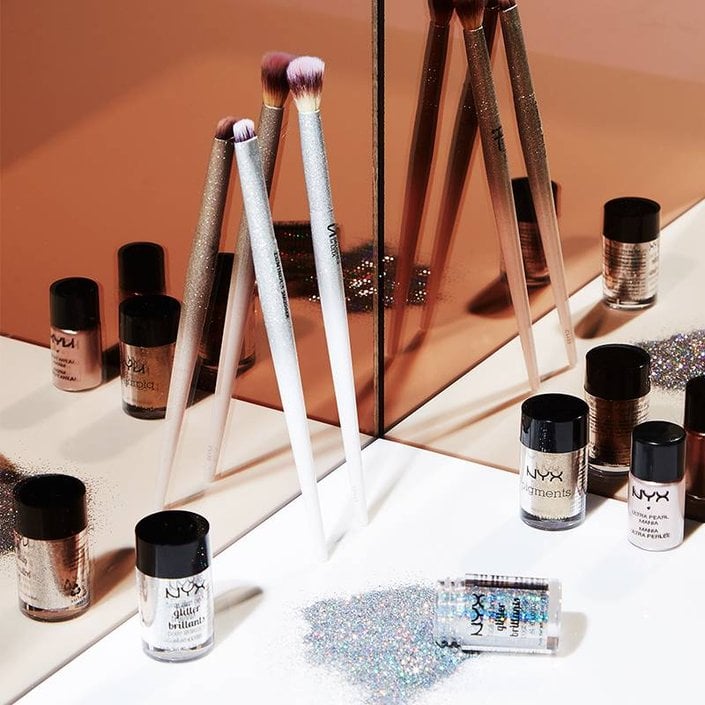 5 Different Ways to Pull Off Loose Glitter Makeup