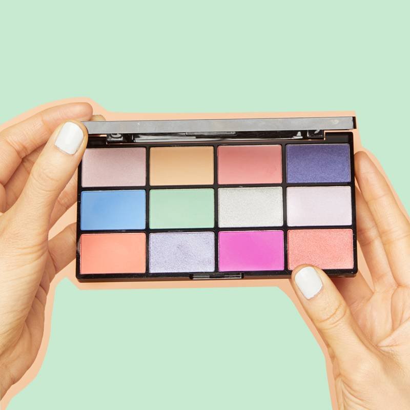hands holding an eyeshadow palette