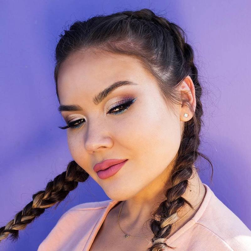 5 Tutorials to Help You Master the Glitter Eyeliner Trend