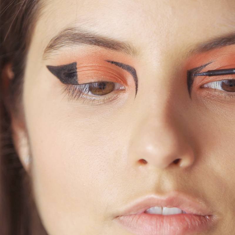 træner skjule Kig forbi Graphic Eye Makeup Video Tutorial | Makeup.com