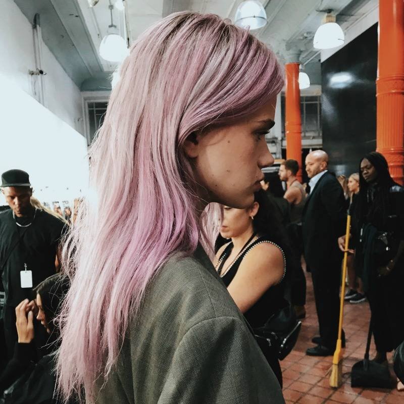 How to Get the Rose Quartz Hair Look That’s Going Viral 