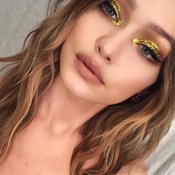 Gold Glitter Makeup Looks That Are So Extra