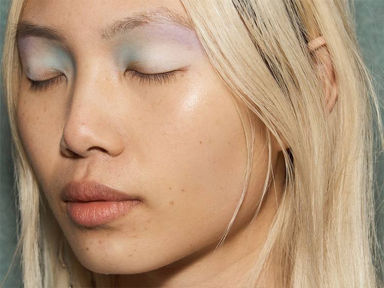 5 Best Setting Powders That Will Keep Your Skin Matte for Hours
