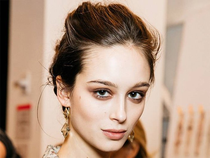 4 Humidity-Fighting Hairstyles That Will Get You Through the Rest of Summer
