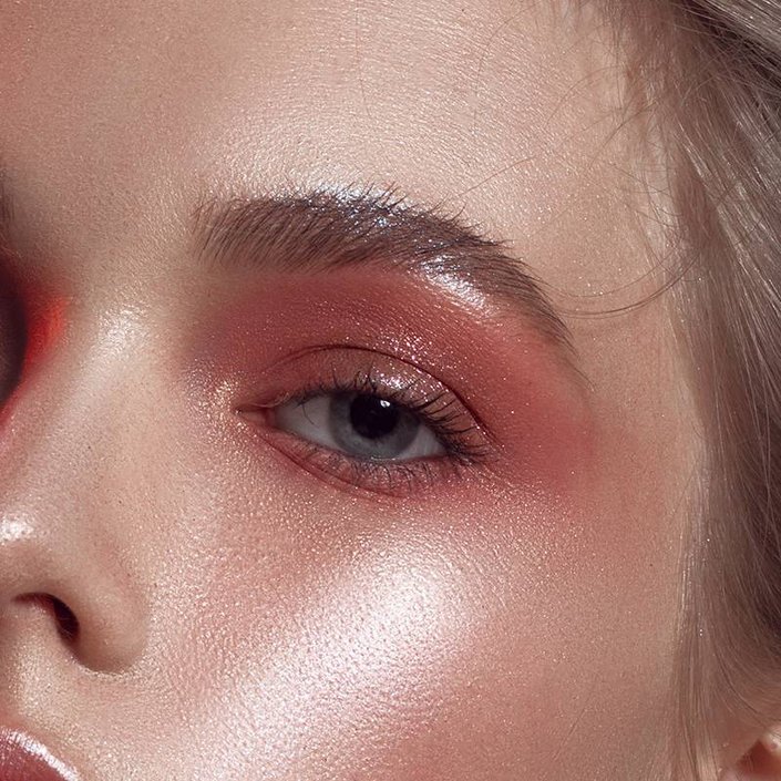 Expert Q&A: Help! I Have Oily Eyelids and My Makeup Doesn’t Last
