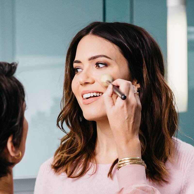 Mandy Moore Teams Up With Garnier For Beauty Recycling Campaign Makeup Com Makeup Com