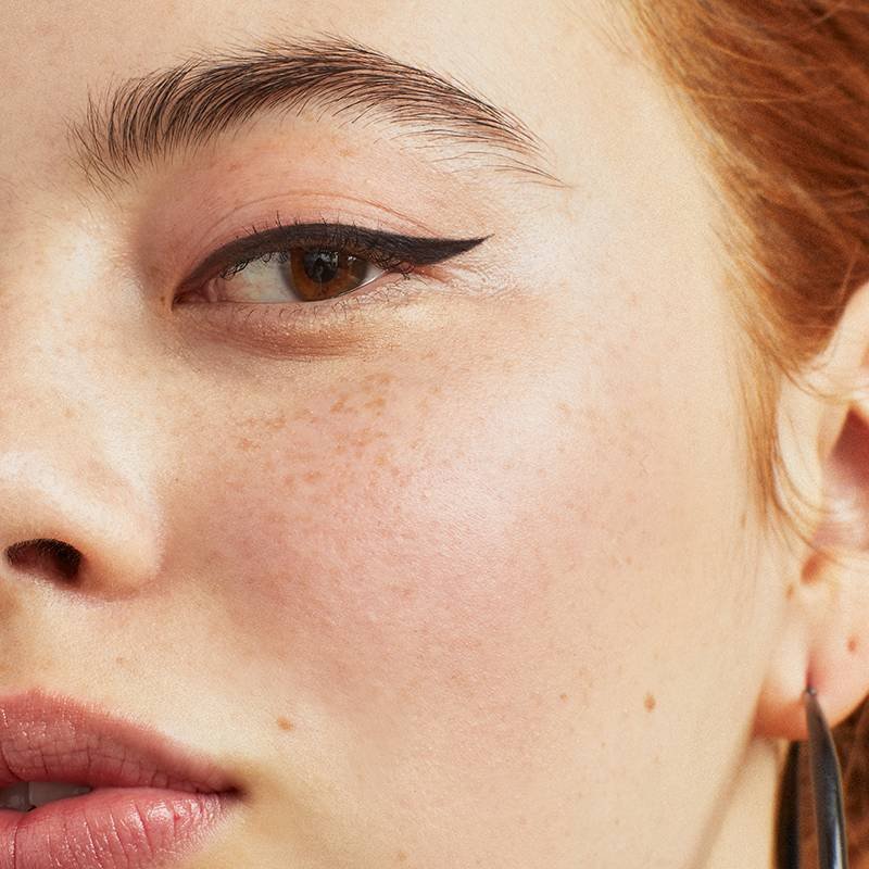 5 Smudge-Proof Eyeliners That Won’t Let You Down Even When it’s Hot AF