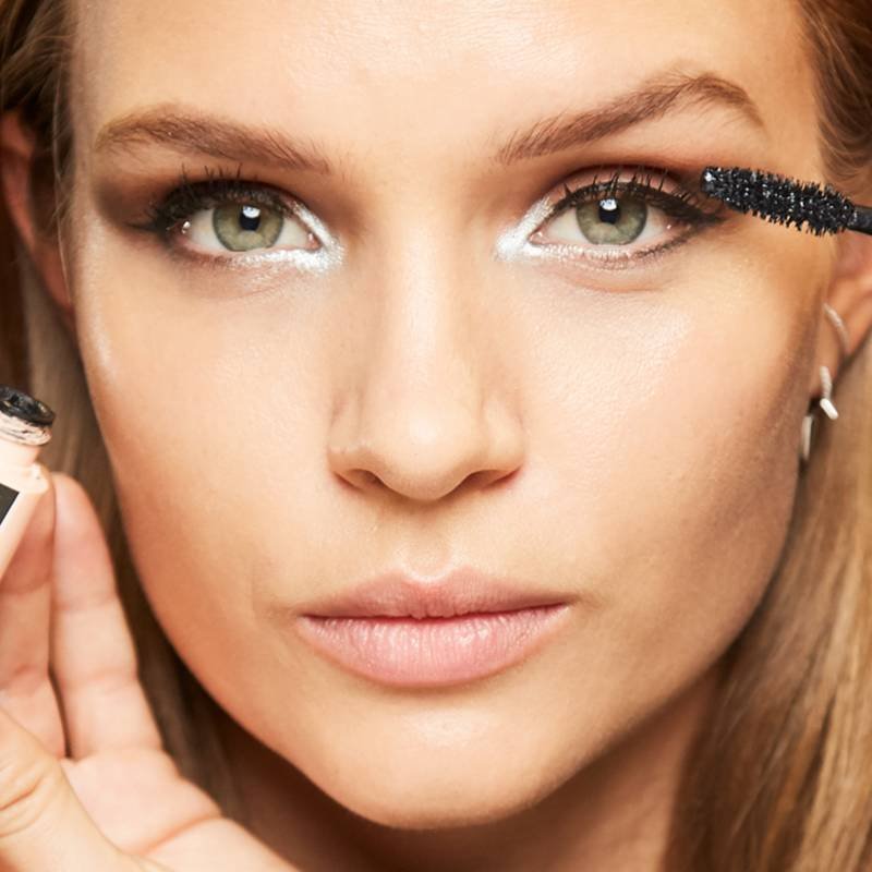 5 Water Based Mascaras for Lash Extensions — Because We Know You Can’t Resist