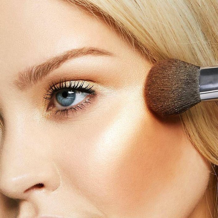 How to Contour Fair Skin — A Makeup Artist Weighs In