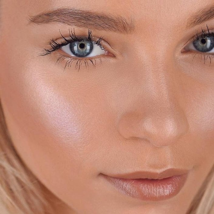 person wearing bronzed makeup look