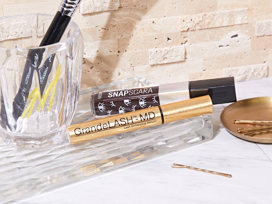 How to Use a Lash Serum and Mascara Together