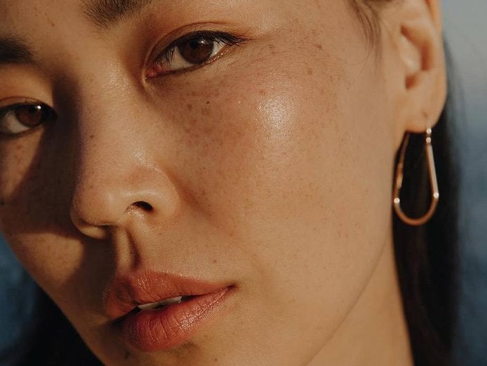 How to Master the Dewy, Glowy Look in 5 Steps Or Less