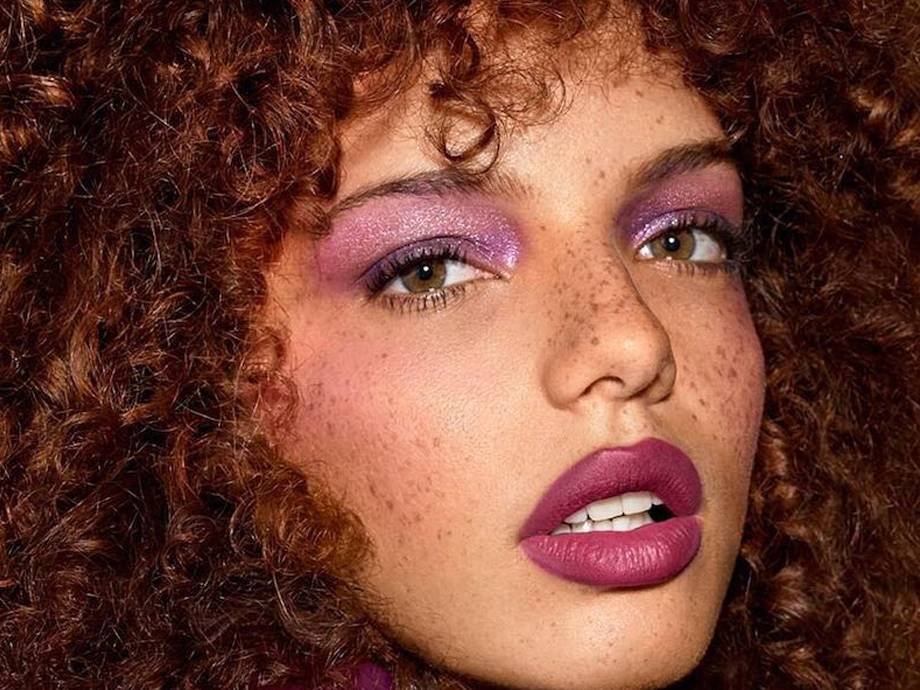 Shiny lipstick outlet