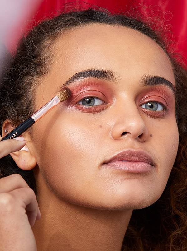 How To Wear Red Smokey Eye Makeup