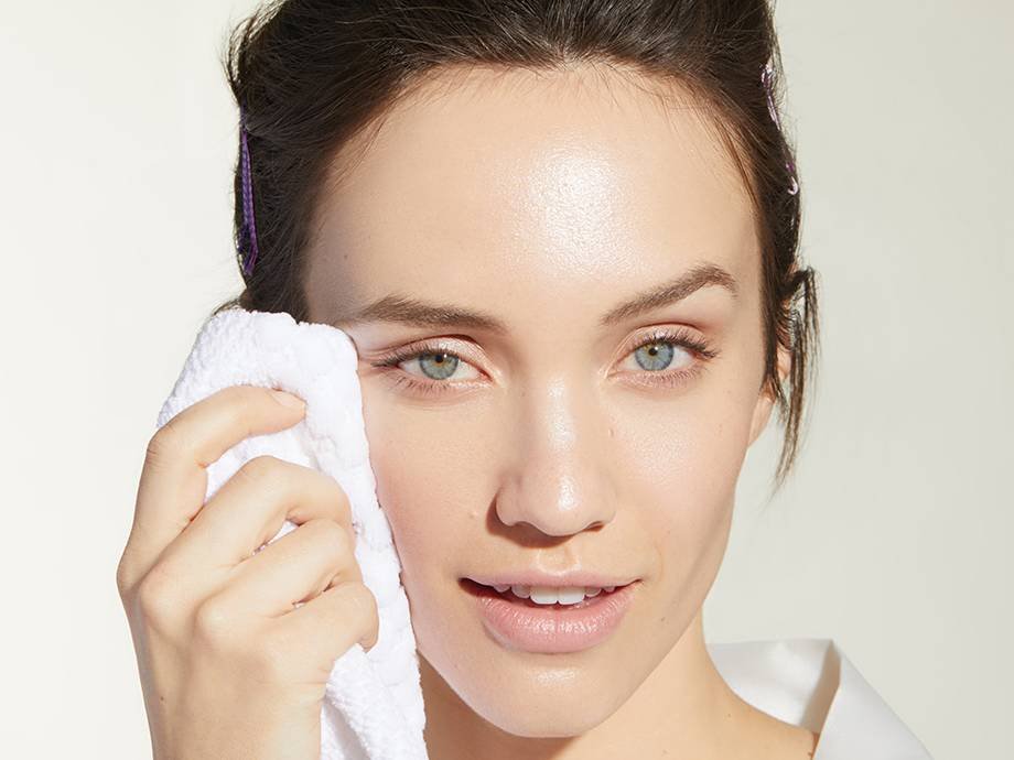 How To Wash Off Makeup With SPF Like A Pro