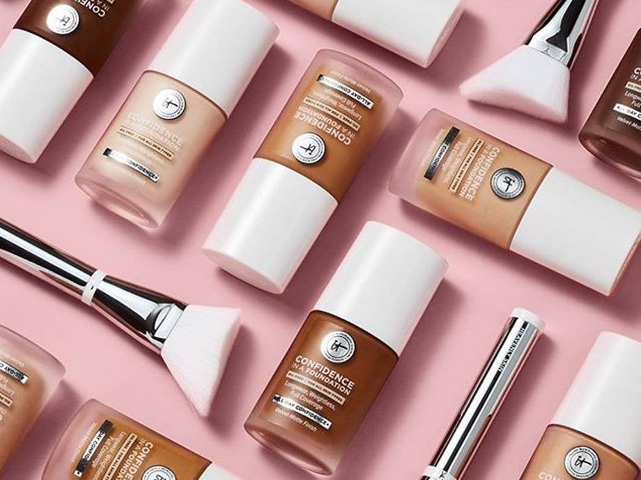 it cosmetics confidence in a foundation in various shades and it cosmetics heavenly skin skin-hugging foundation brush #707