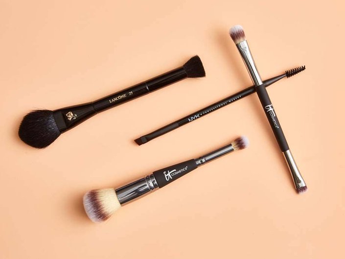 makeup brushes in various sizes