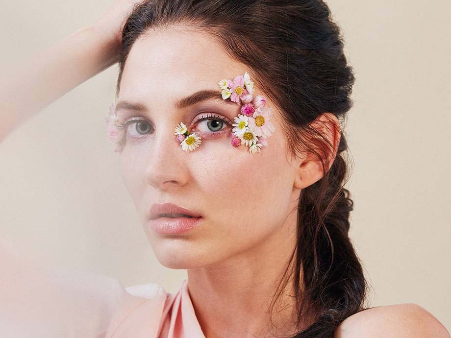 How to Wear Real Flowers on Your Eyes for a Pinterest-Ready Beauty Look