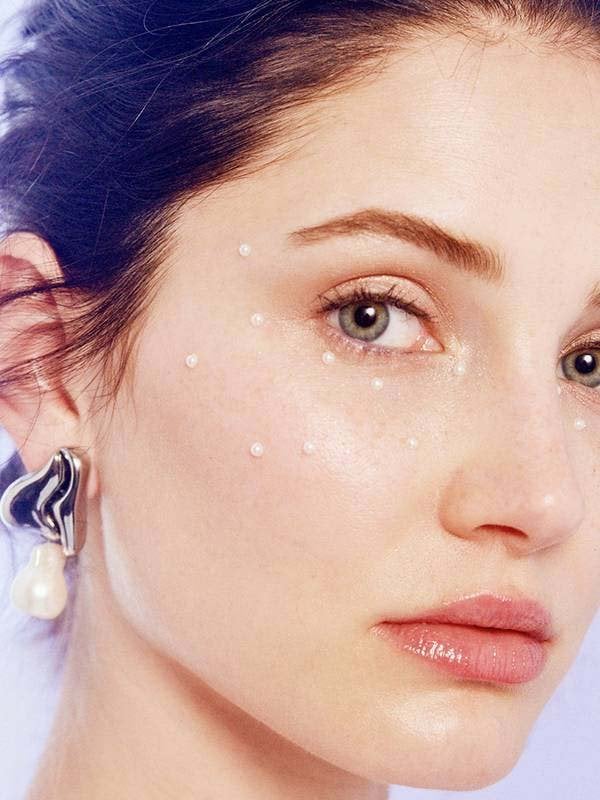 How to Do the Pearl Makeup Looks That Are All Over Instagram — See Photos