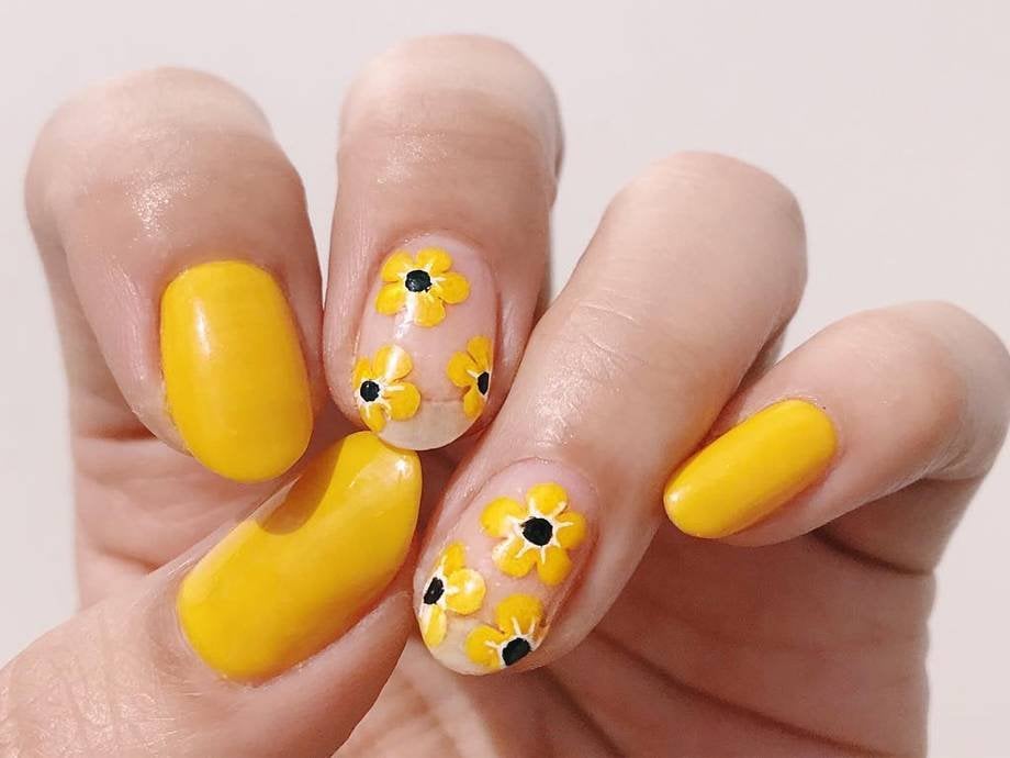 Short Light Yellow Flower French Press On False Nails Squoval Manicure  Reusable Fake Acrylic Nail Art Tips Fingernails - False Nails - AliExpress
