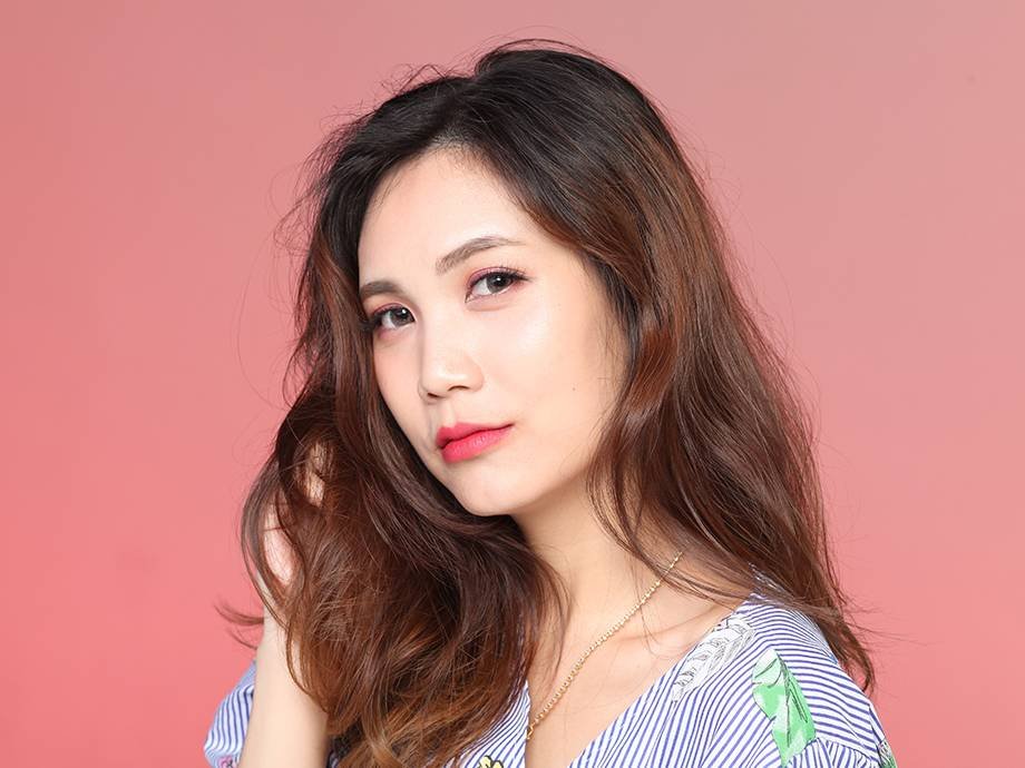 How To Master Dewy Makeup Look In 5 Steps Makeup Com