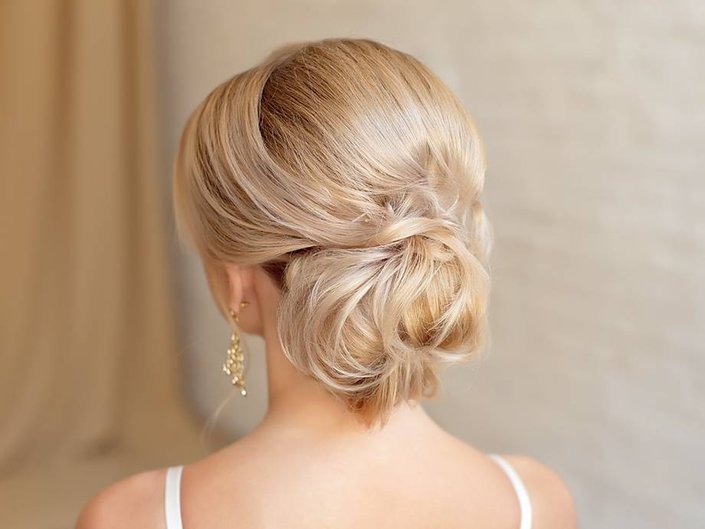 How to Create the Perfect Messy Chignon in 5 Simple Steps