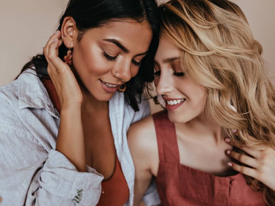 5 Summer Beauty Hacks to Keep Your Hair and Makeup Fresh