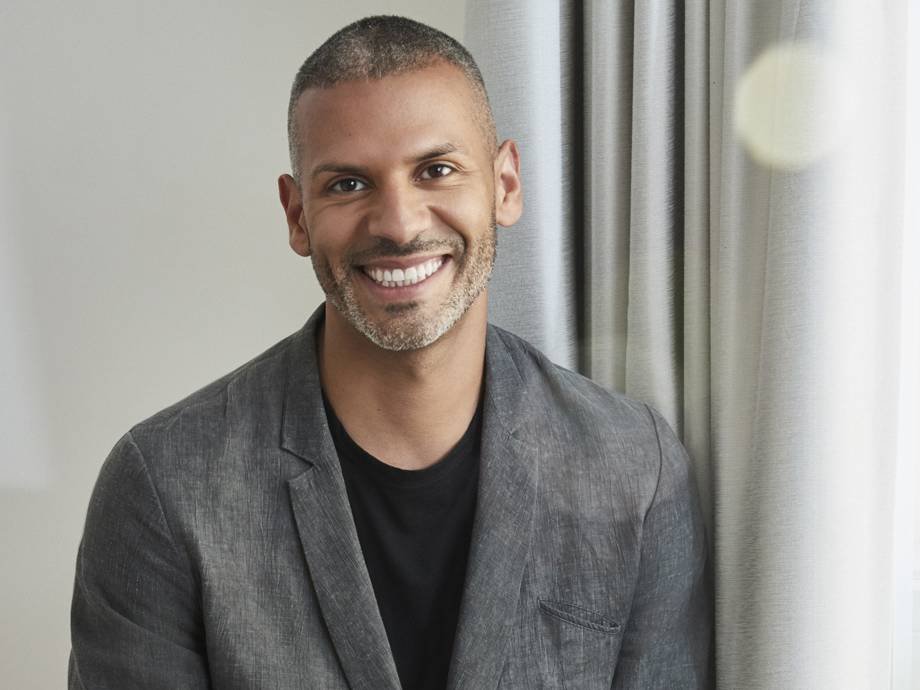 How Makeup Artist Vincent Oquendo Went From Selling Sunglasses to Becoming a Maybelline Ambassador