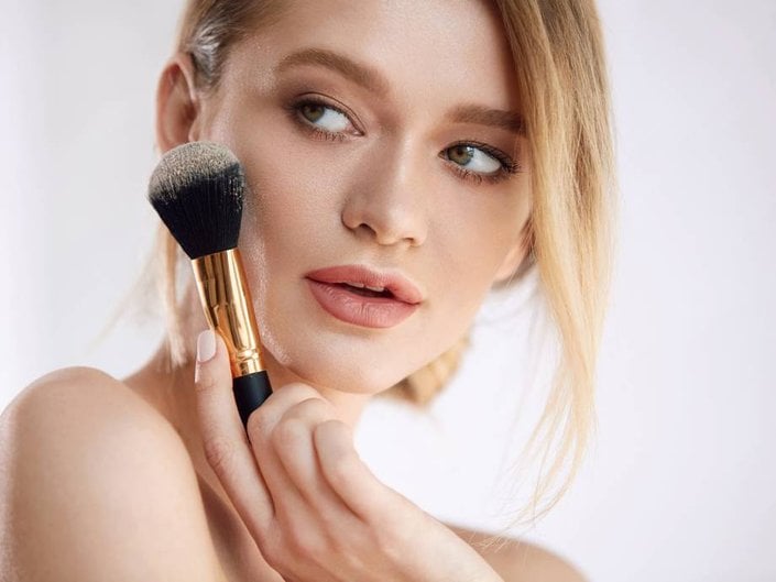 5 Best Drugstore Finishing Powders Under $12