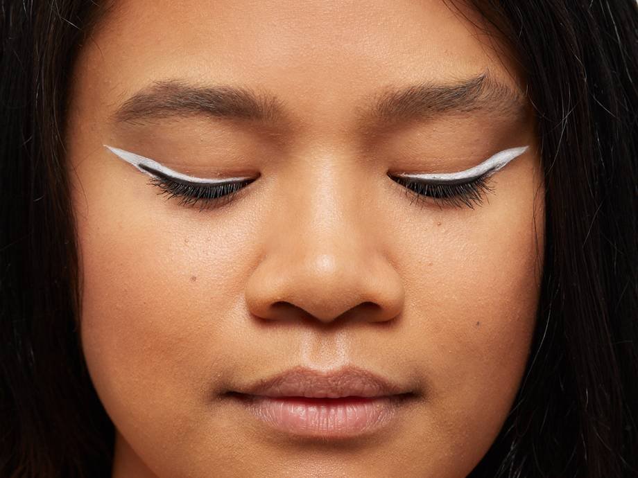 How to Apply Eyeliner Flawlessly, According to Pro Makeup Artists