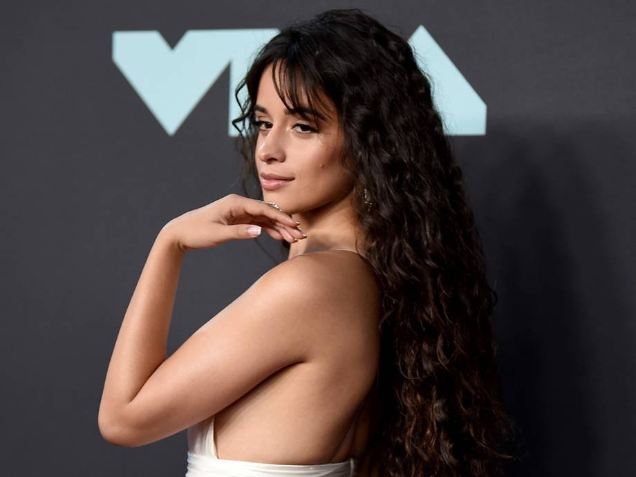 Look 2019 Cabello