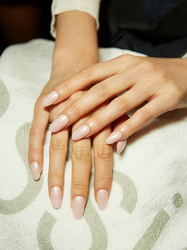 how-to-fix-a-chipped-manicure-broken-nail