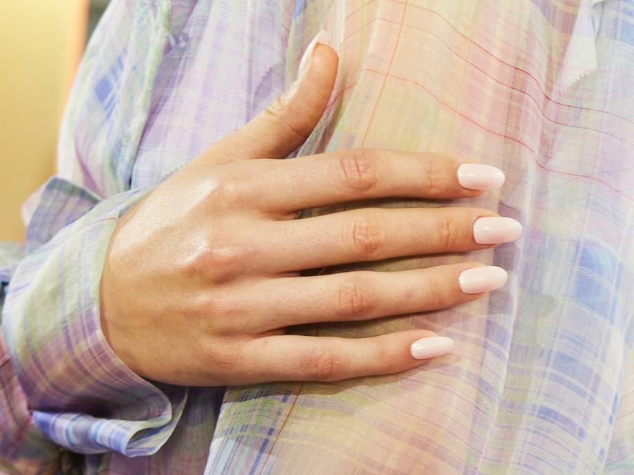Nail Hack: How to Fix a Chipped Manicure Nail Hack: How to Fix a Chipped Manicure