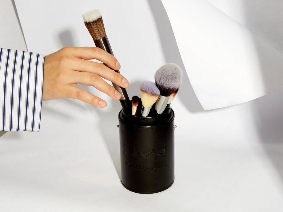 The Best Makeup Brush Organizer for Every Type of Beauty Addict