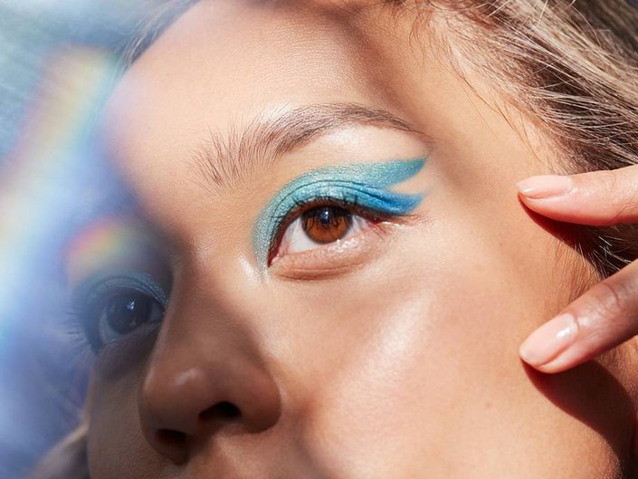 This Double-Wing Eyeshadow Look Is Totally Doable (With a Stencil!)