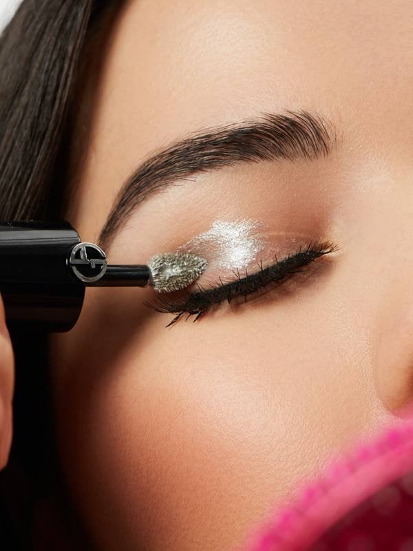 how-to-apply-liquid-eyeshadow