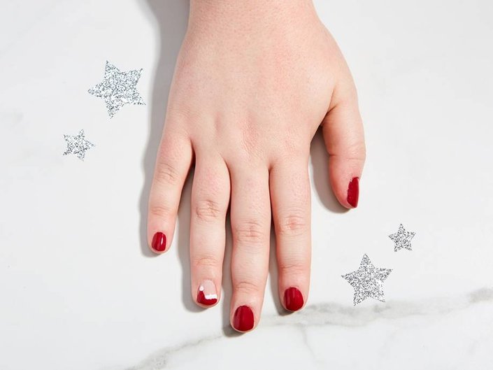 This Santa Hat Manicure Is a Major Holiday Mood 