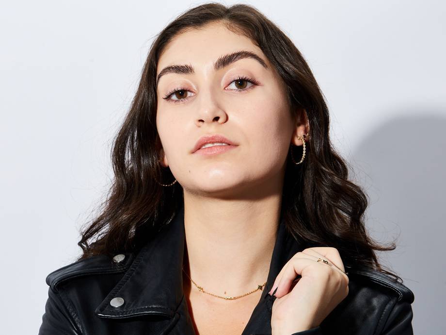 Is Eyebrow Microfeathering the New Microblading?