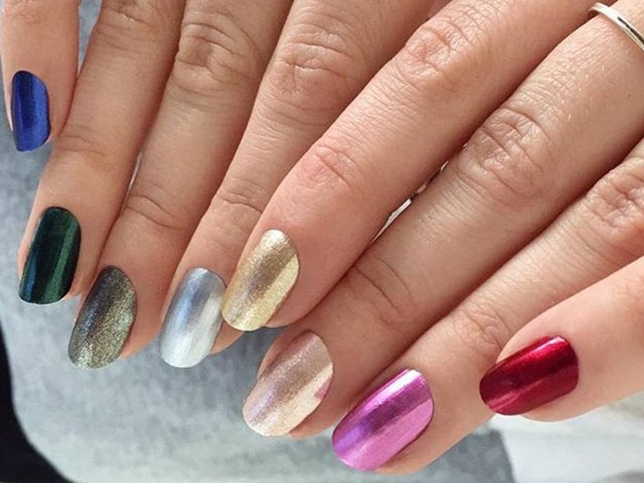 The Gradient Nail Trend Gets a Holiday Makeover