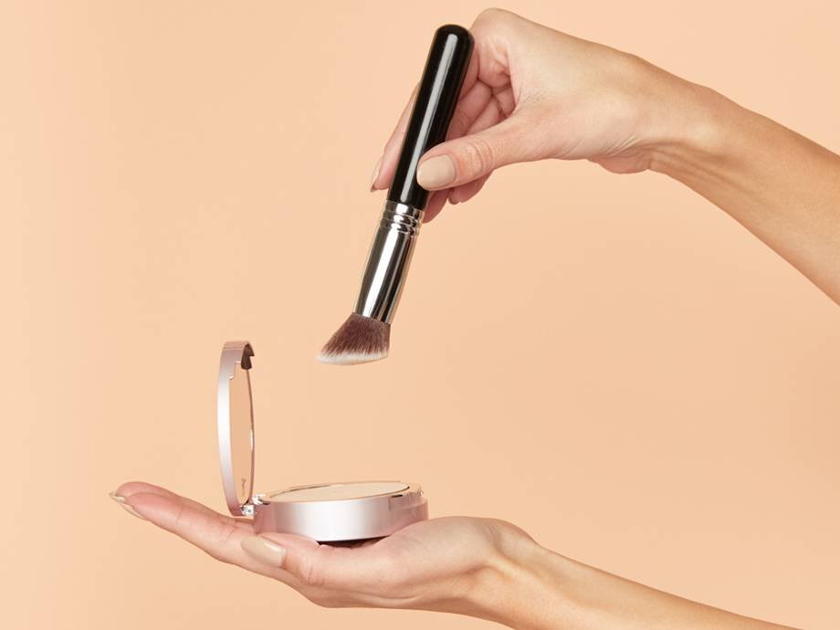 What Is a DuoFiber Makeup Brush?