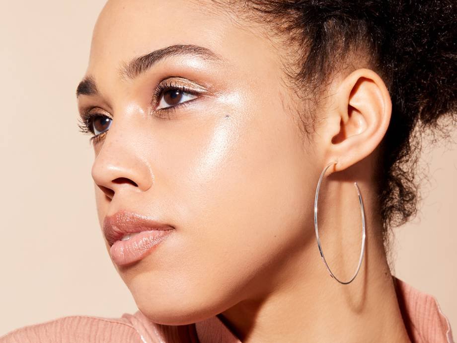 How To Apply Cream Highlighter And Blush The Right Way Makeup Com