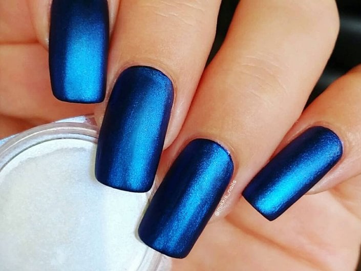 velvet-chrome-nails
