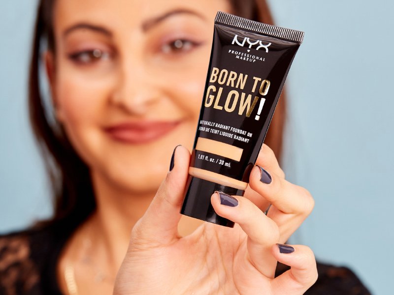 NYX Professional Makeup Born to Glow! Foundation