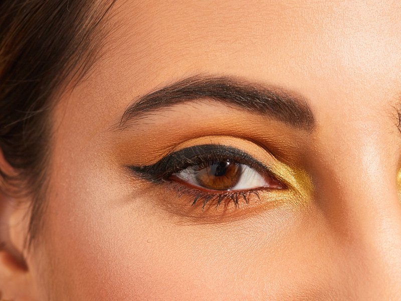 apply a cat eye for your eye shape