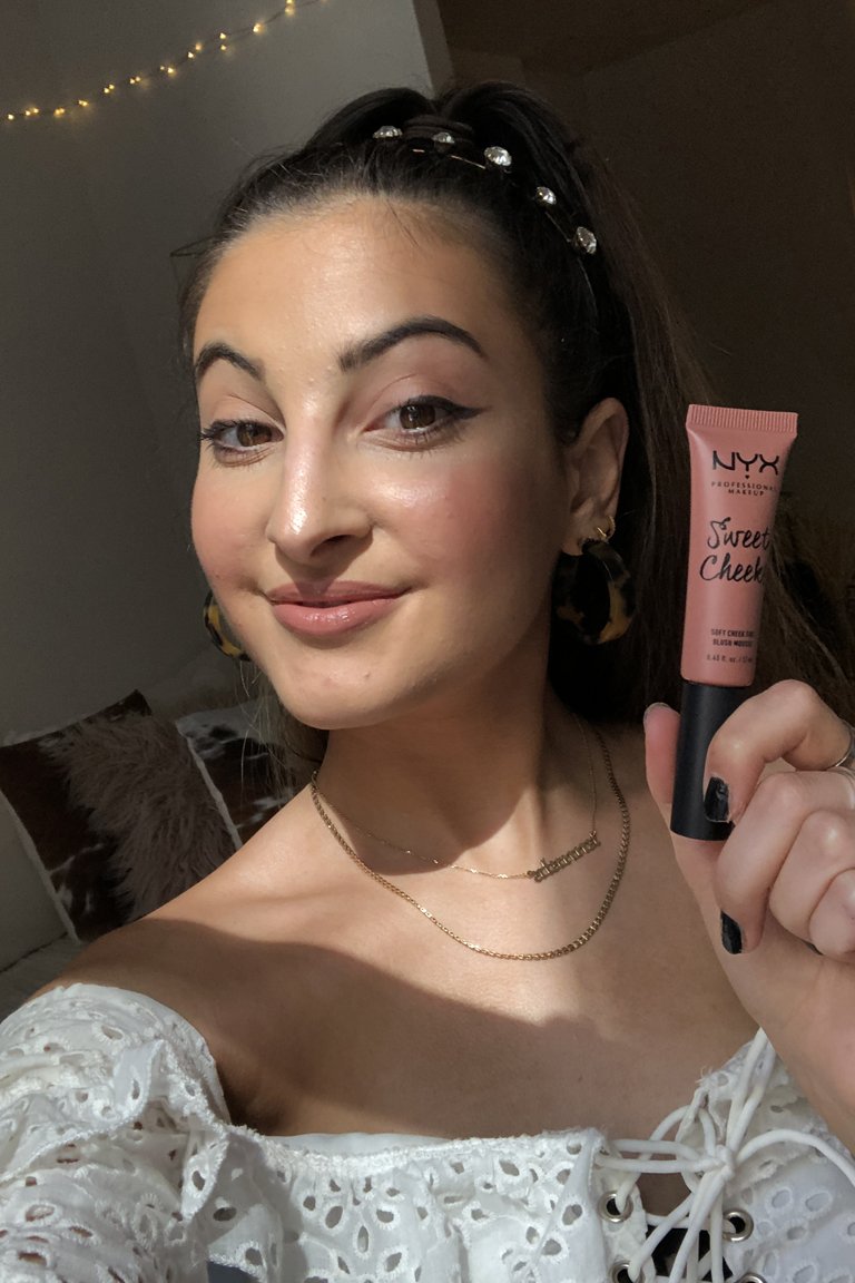person wearing nyx professional makeup sweet cheeks lip and cheek tint in nude’tude