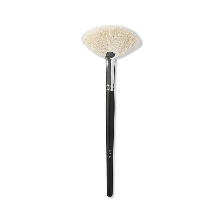 Synthetic versus Natural Makeup Brushes — What’s the Difference?