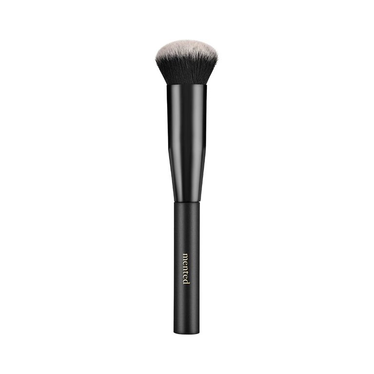 beauty-question-types-of-foundation-brushes