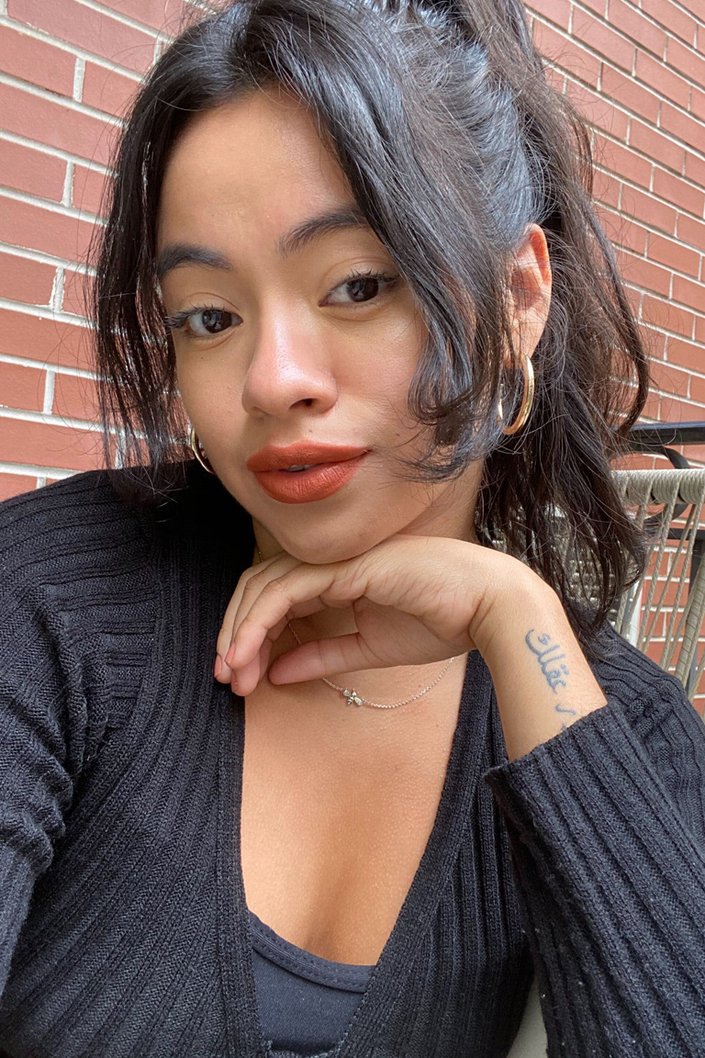 person wearing Maybelline New York Super Stay Matte Ink Liquid Lipstick in Caramel Collector