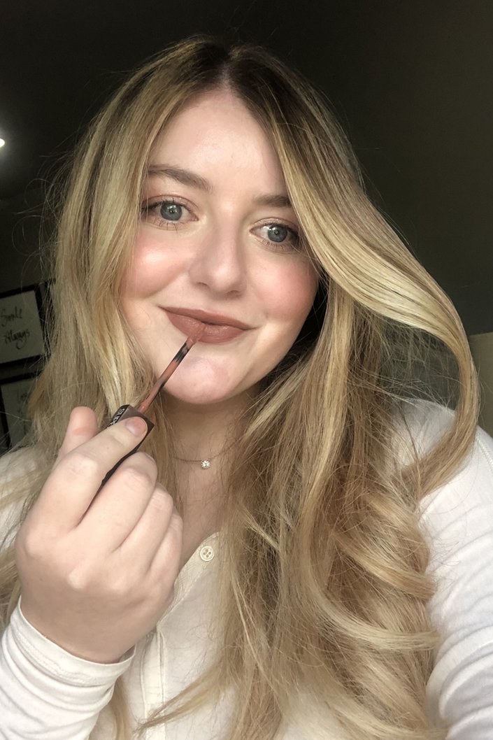 person wearing Maybelline New York Super Stay Matte Ink Liquid Lipstick in Hazelnut Hypnotizer