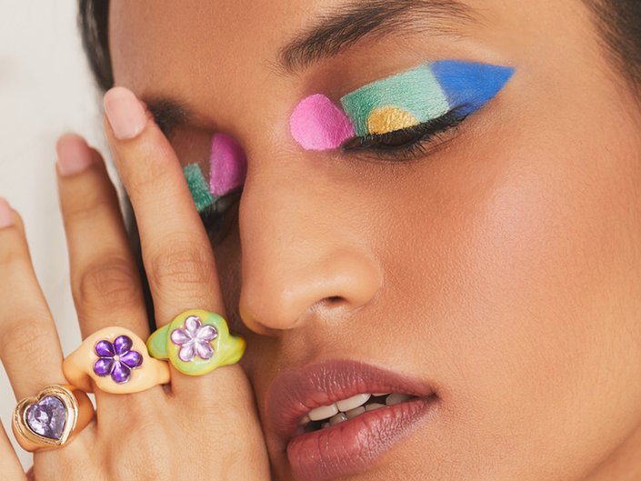 This Bright, Color-Blocked Eyeshadow Look Is an Instant Mood-Booster